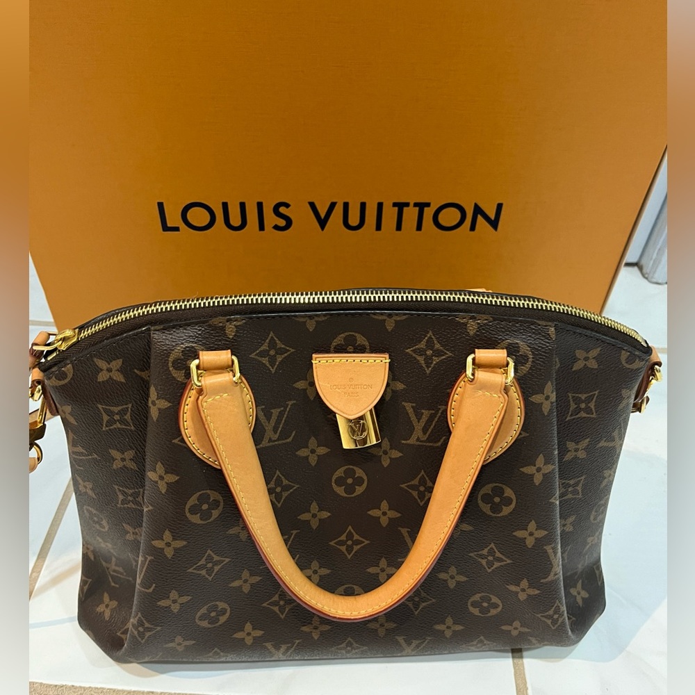 Louis Vuitton Handbag-Rivoli